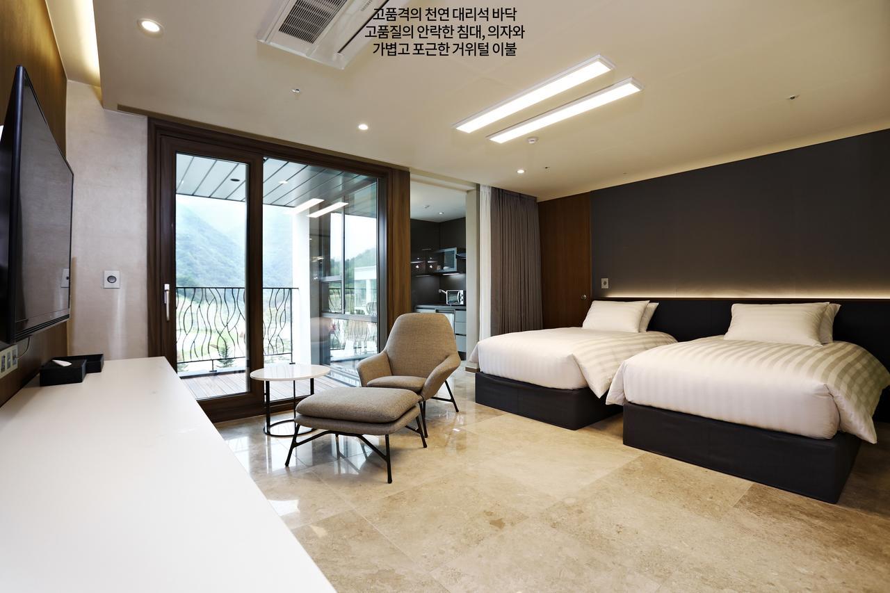 Pine Forest Jeongseon Alpine Resort מראה חיצוני תמונה