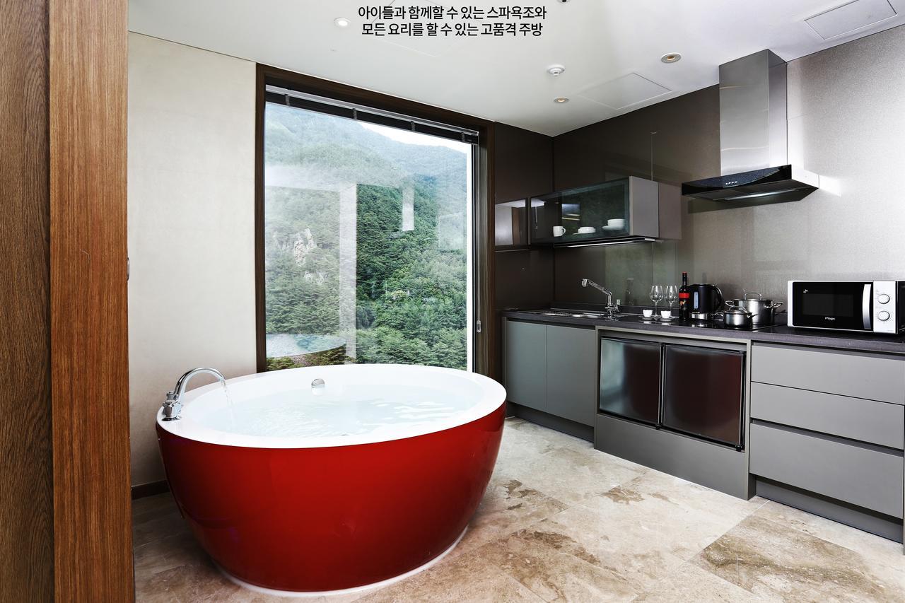 Pine Forest Jeongseon Alpine Resort מראה חיצוני תמונה